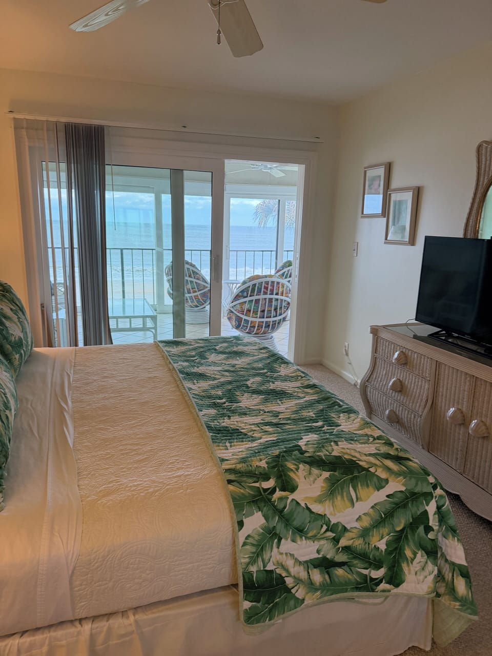 Master with beautiful views of the ocean