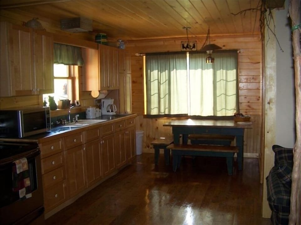 Kitchen/Dining Area - You will love it!