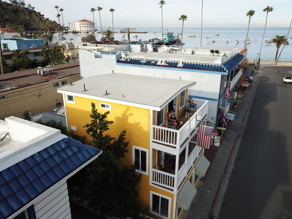 You are walking distance to the beach, restaurants, bars etc.