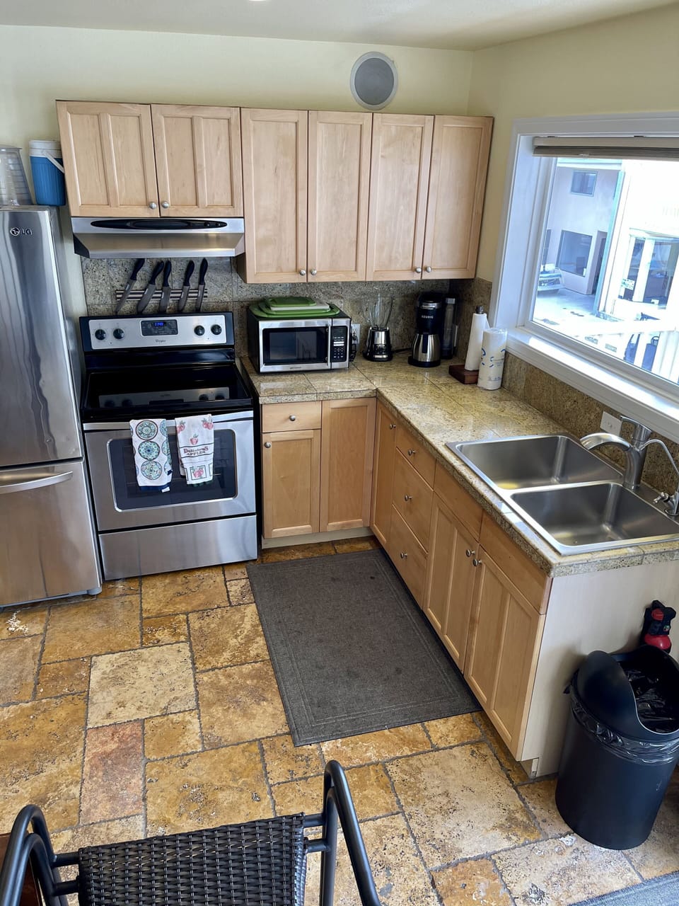 Fully stocked kitchen!