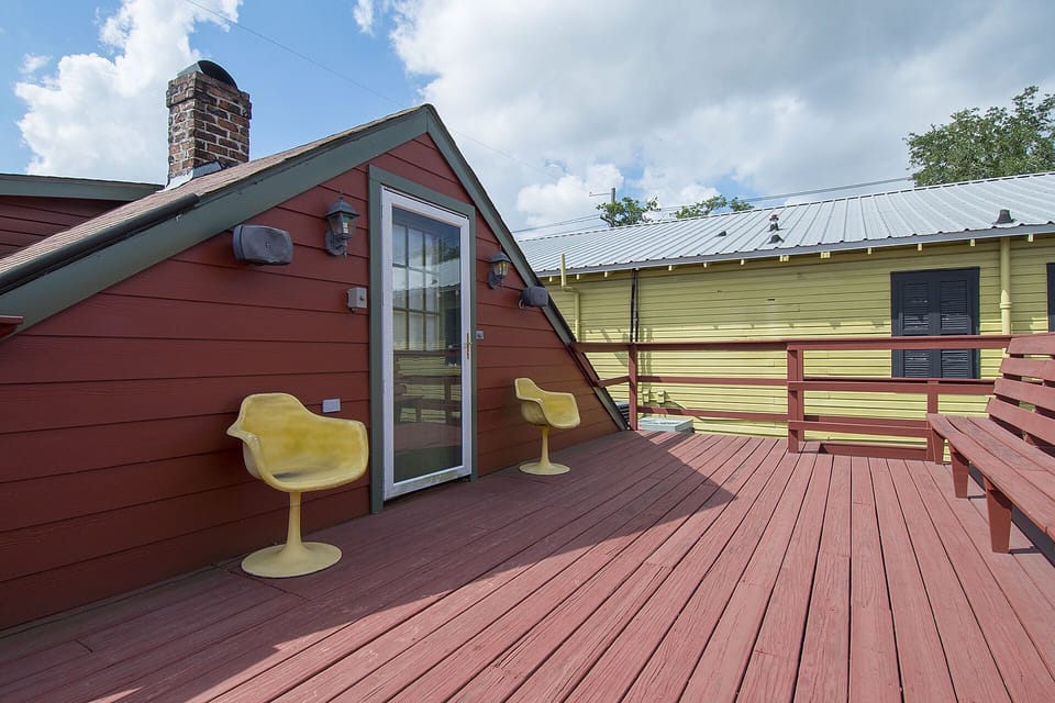 Upper roof deck