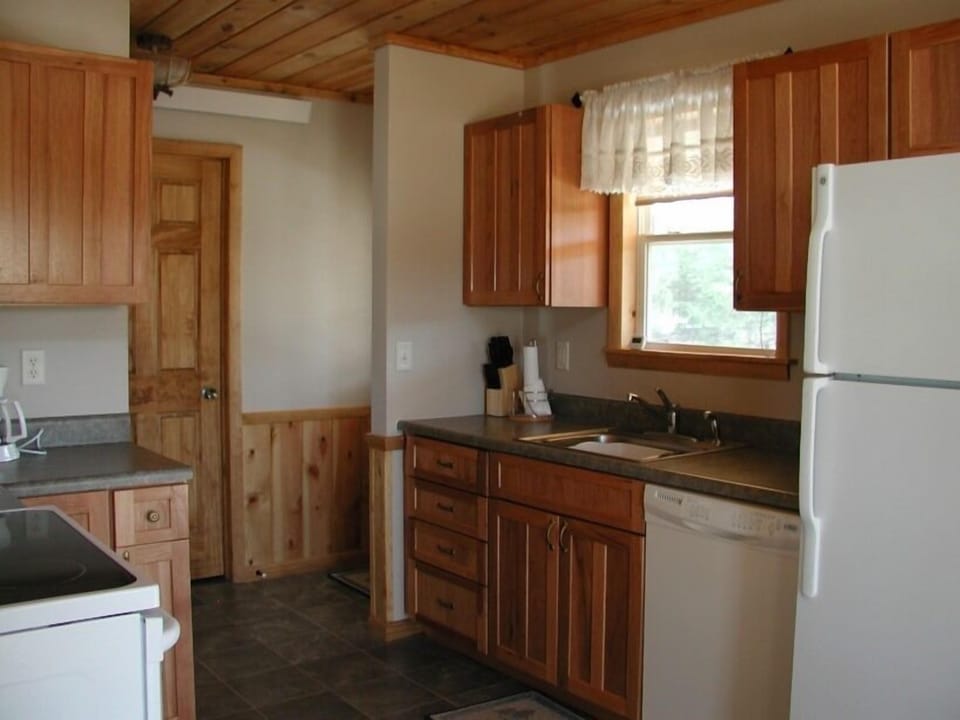 Full kitchen