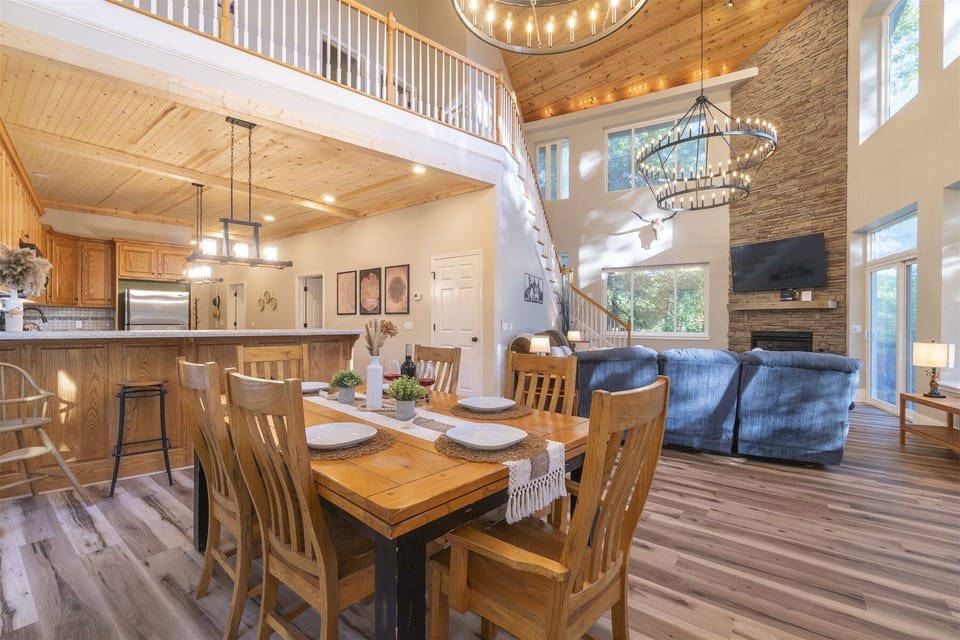 Kitchen dining, peaceful living, vaulted ceilings and soaring windows