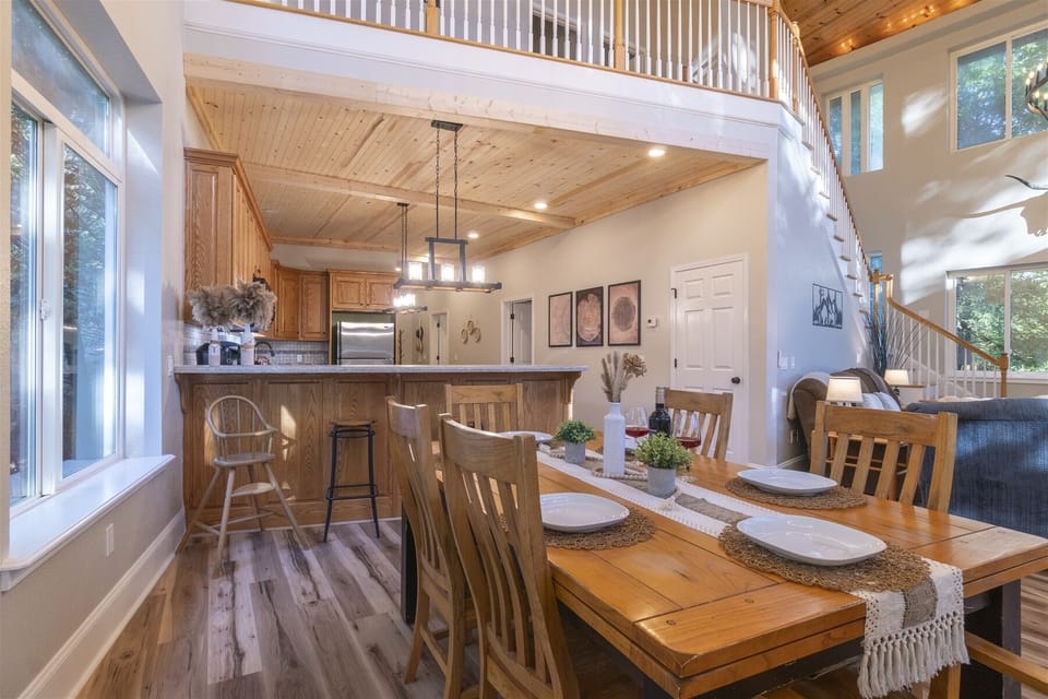 Dining table and Kitchen access