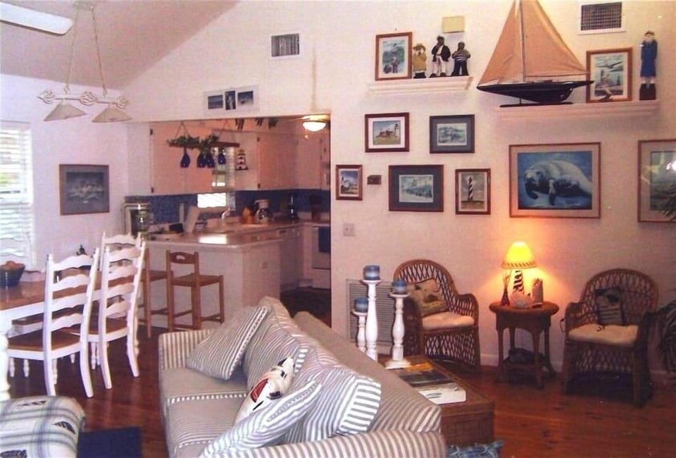 Eat in kitchen area