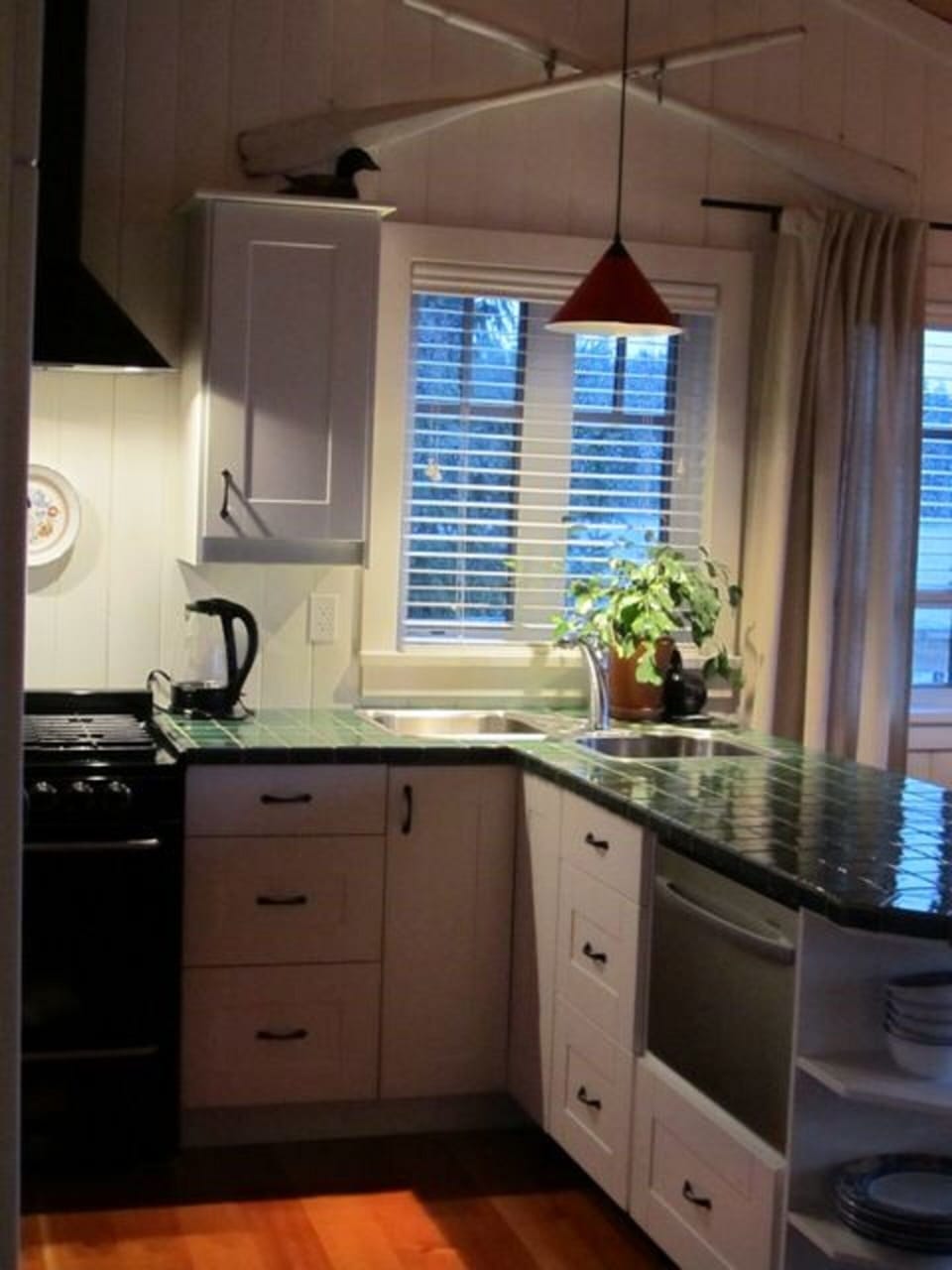 Gourmet kitchen to prepare 'gourmet' meals