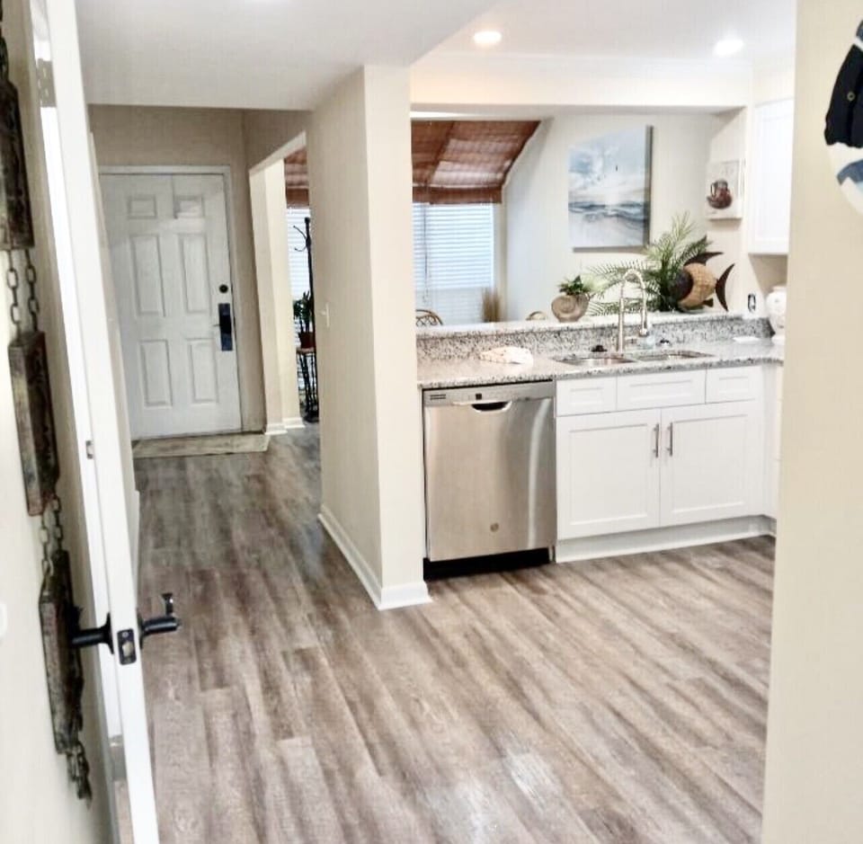 LARGE Open Kitchen ! WALL WAS REMOVED