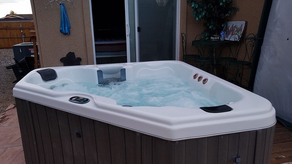 Hot Tub 3 Person