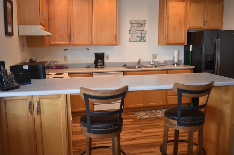 Kitchen and bar.