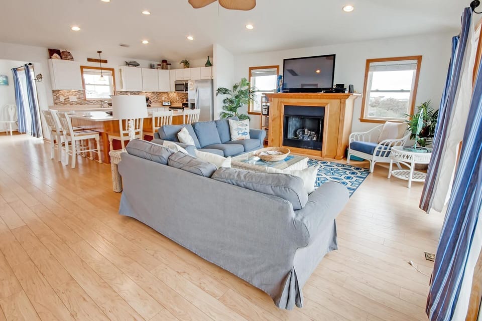 Surf-or-Sound-Realty-Endless-Sunsets-832-Great-Room