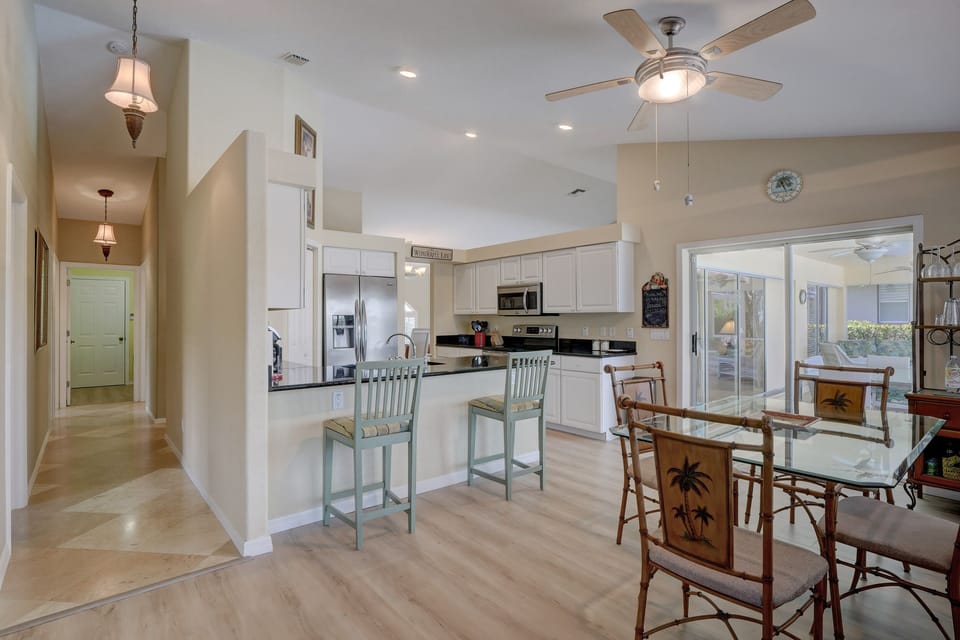 Kitchen and side hallway to guest bedrooms / bathroom