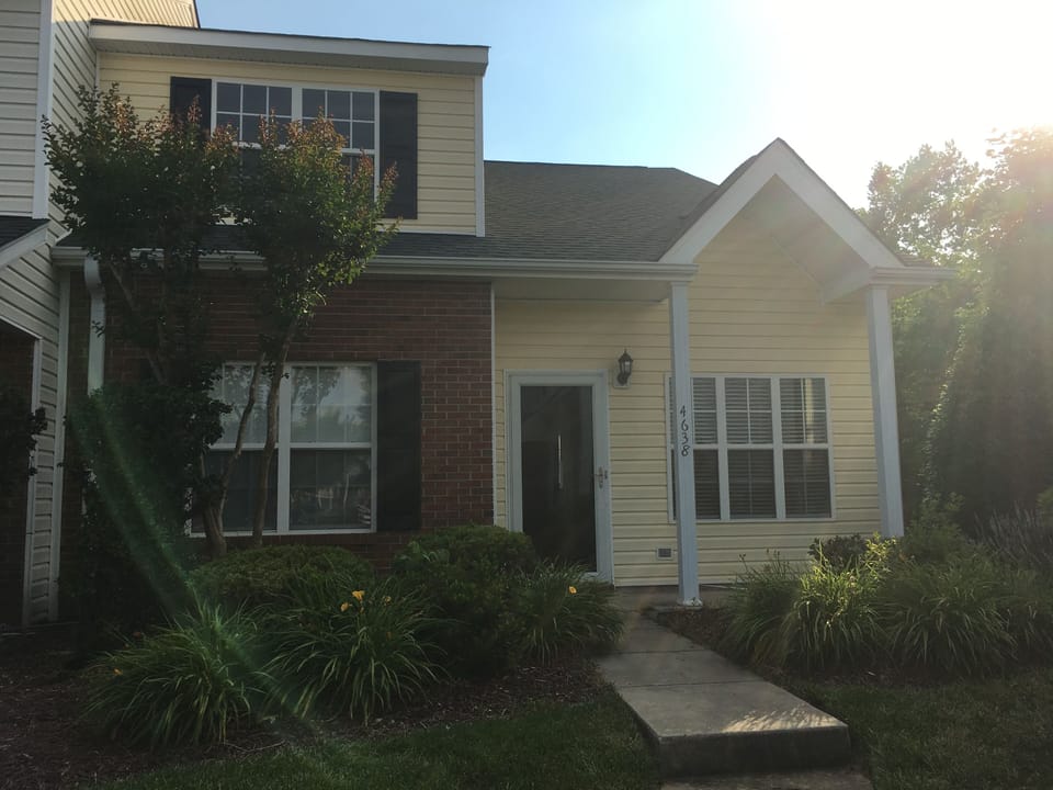  Townhome in beautiful family neighborhood. Close to everything in Greensboro.
