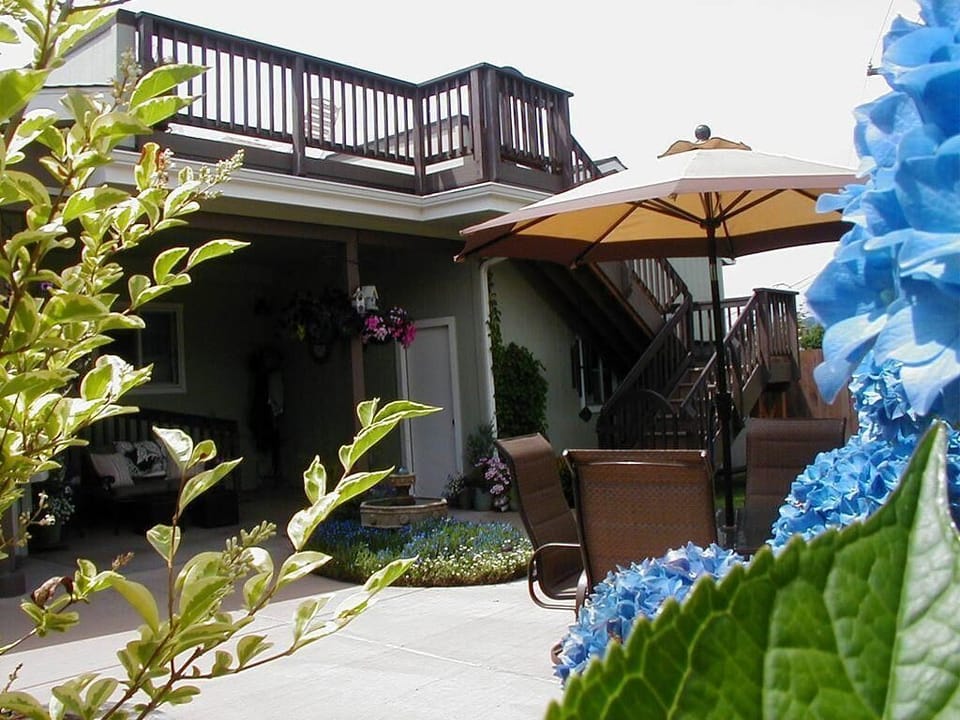 stairway to upper deck