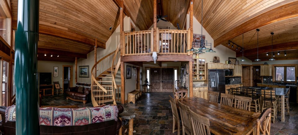 Main: Panoramic Entry 