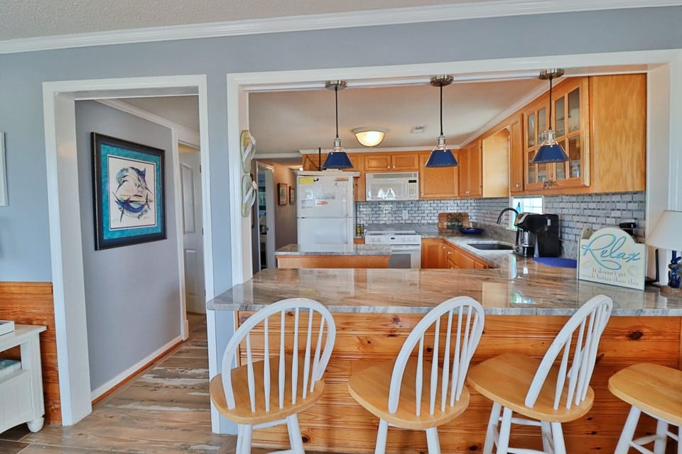 Full kitchen with counter seating