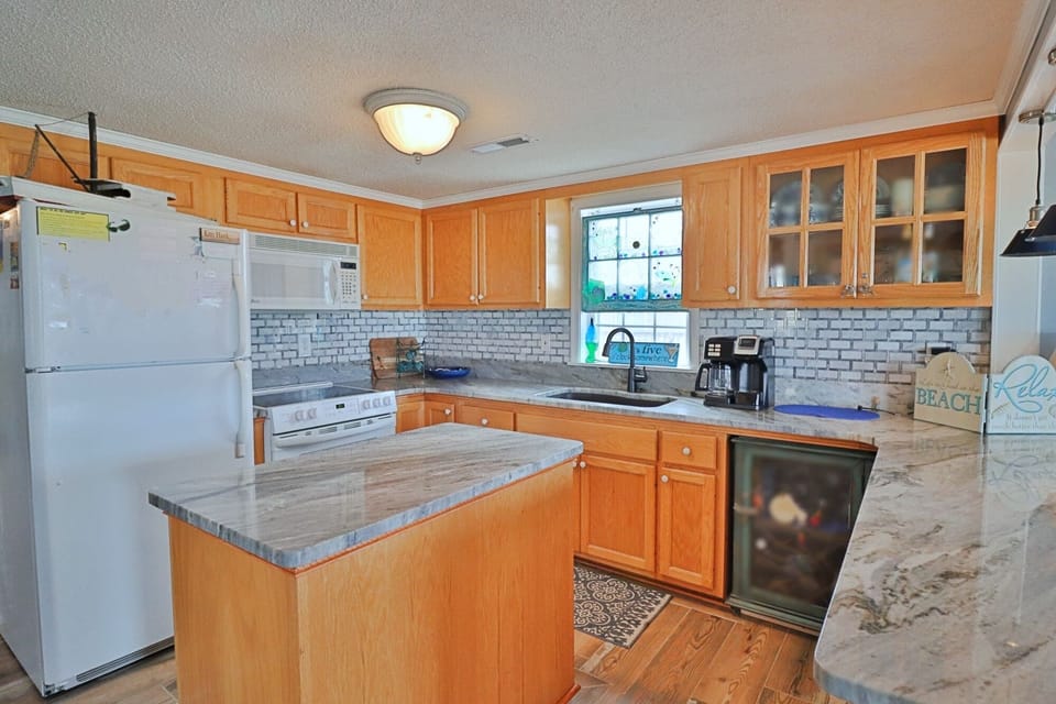 Full Kitchen 