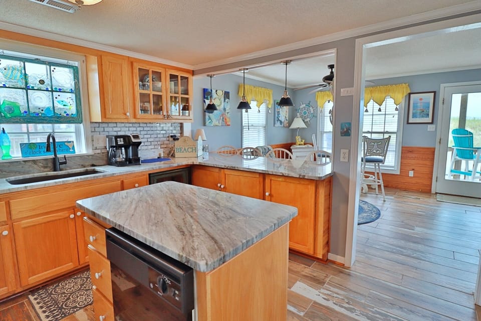 Full Kitchen with Dishwasher