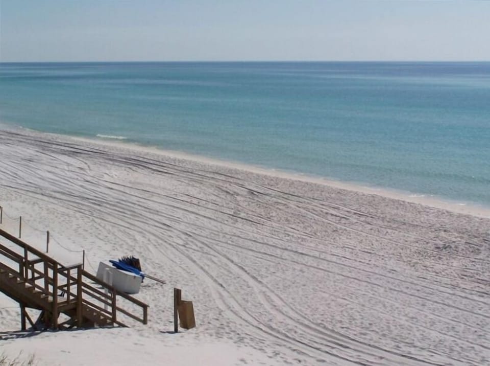 Mango Mansion boardwalk to beautiful Seagrove Beach