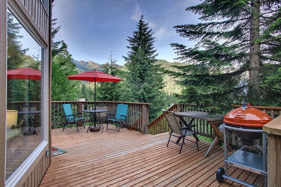 Deck with BBQ and stunning views all around!