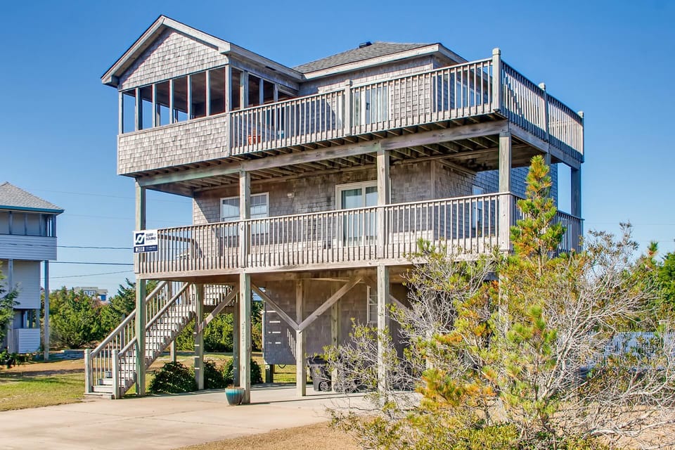 Located oceanview in Salvo, Salvo Siesta offers 4 bedrooms, 3 full and 1 half bathroom, perfect for your family's next vacation!