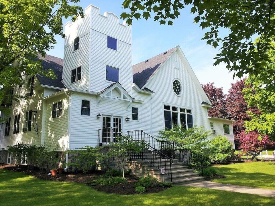 In town beautiful Maple Manor. Walk to shops, marina, beach and restaurants.