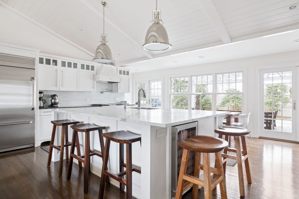 Beautiful renovated kitchen - wonderful for cooking those Montauk Lobsters!