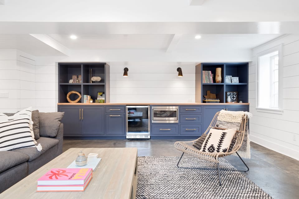 Second den allows for plenty of space for the family to spread out.