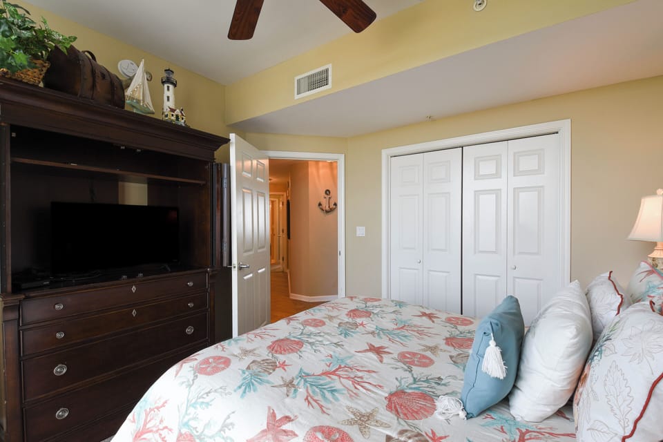 Silver Beach Towers West 504- Guest Bedroom with Flat Screen TV