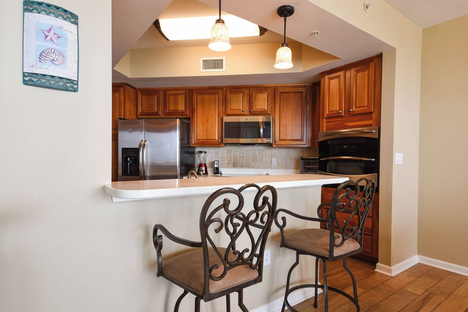 Silver Beach Towers West 504- Breakfast Bar and Kitchen Area