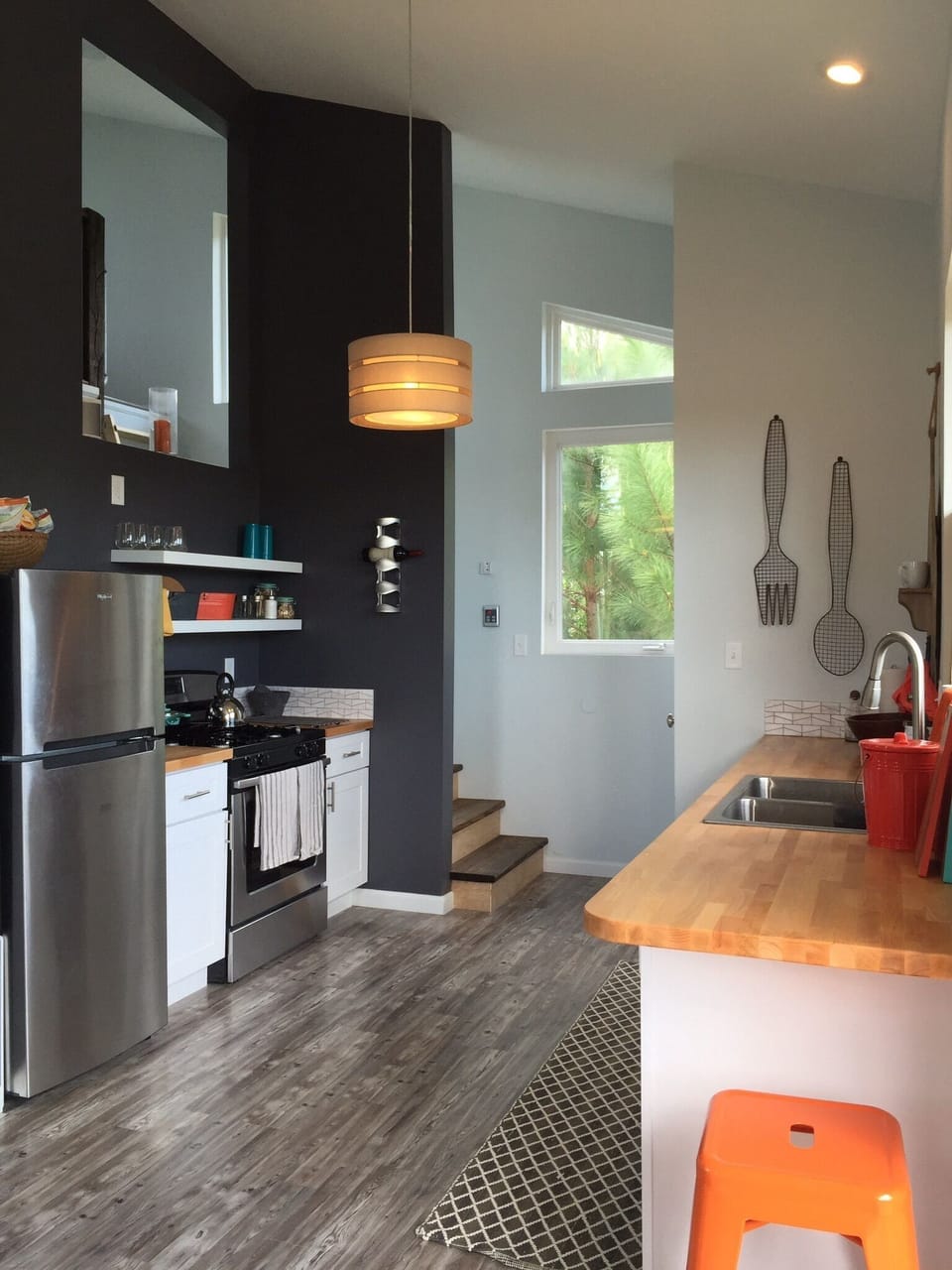 Fully functional kitchen (no microwave)