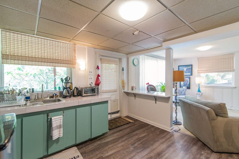 Handy countertops for serving one another