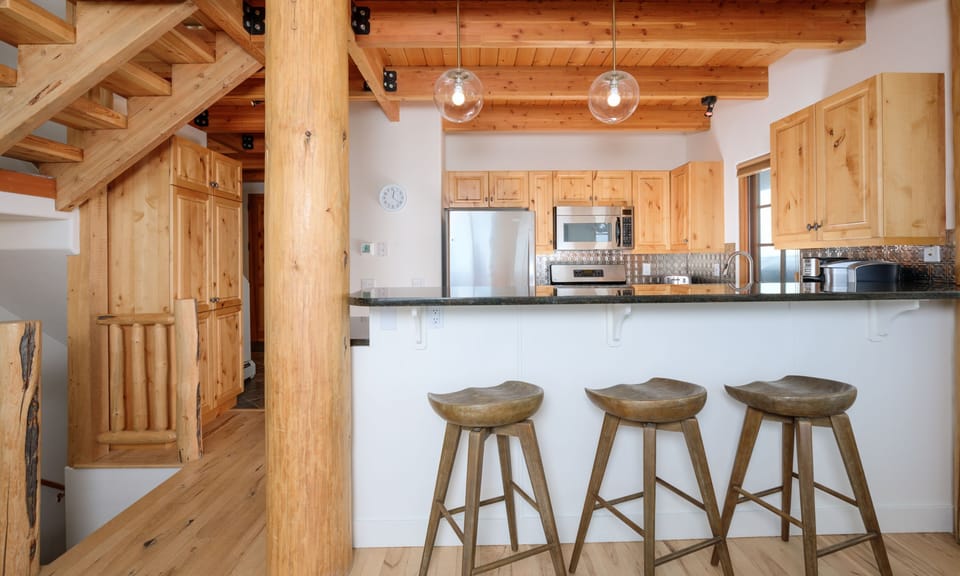 Mountain Home 5 Derringer, Kitchen, 3