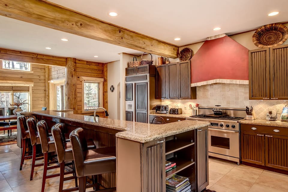 Kitchen with bar area
