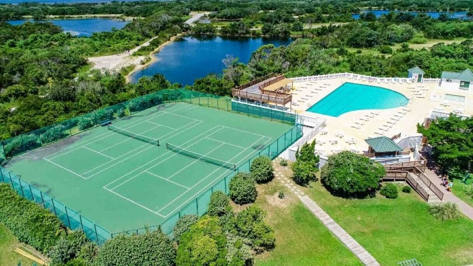 Access to community Olympic-sized pool, kiddie pool, and tennis courts!