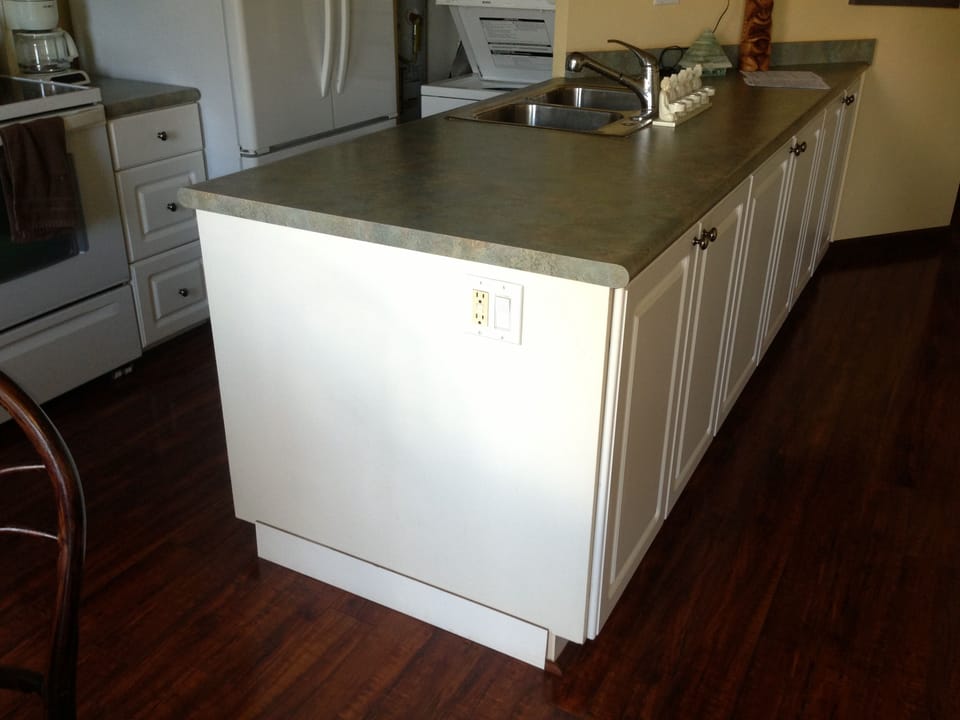 LARGE island++cabinets&convenient for long stays,DISHWASHER WASHER&Dryer too!