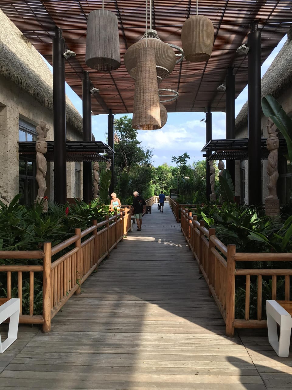 Walkway leading to the Spatium and the Luxxe registration desk