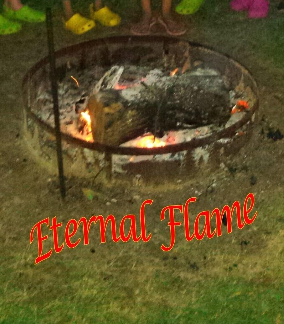 Campfire Pit with Grill-Top 