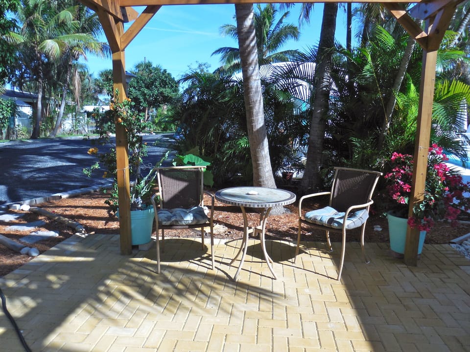 Peaceful area to have breakfast/relax. 