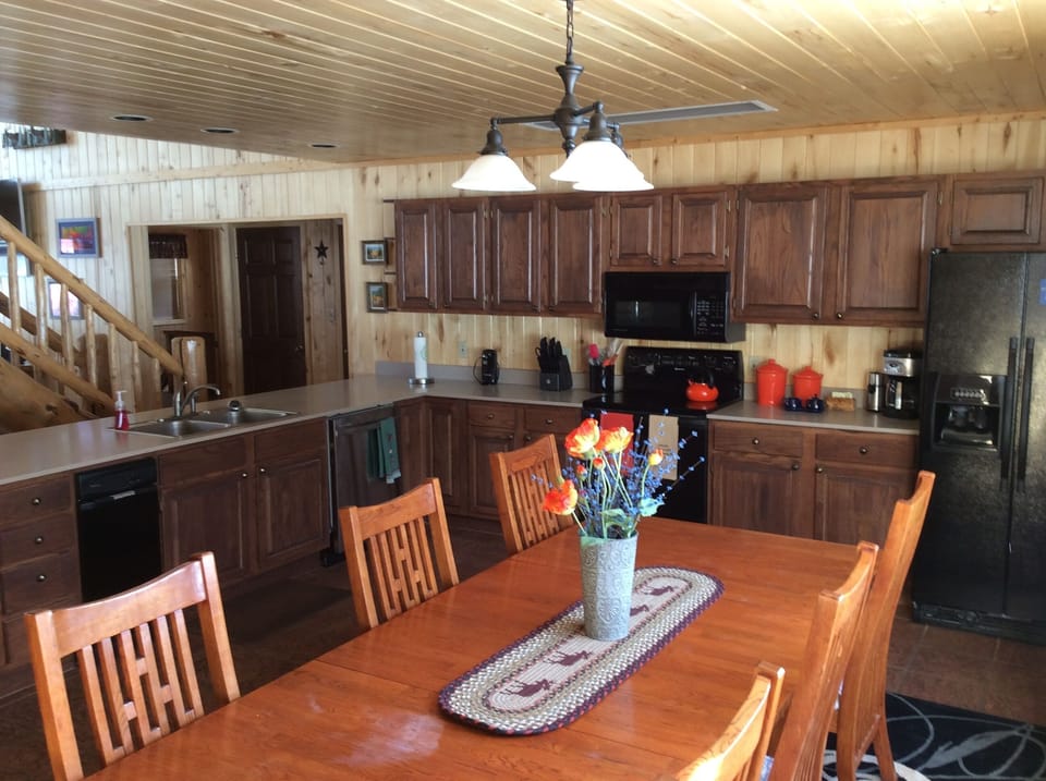 Fully equipped kitchen.