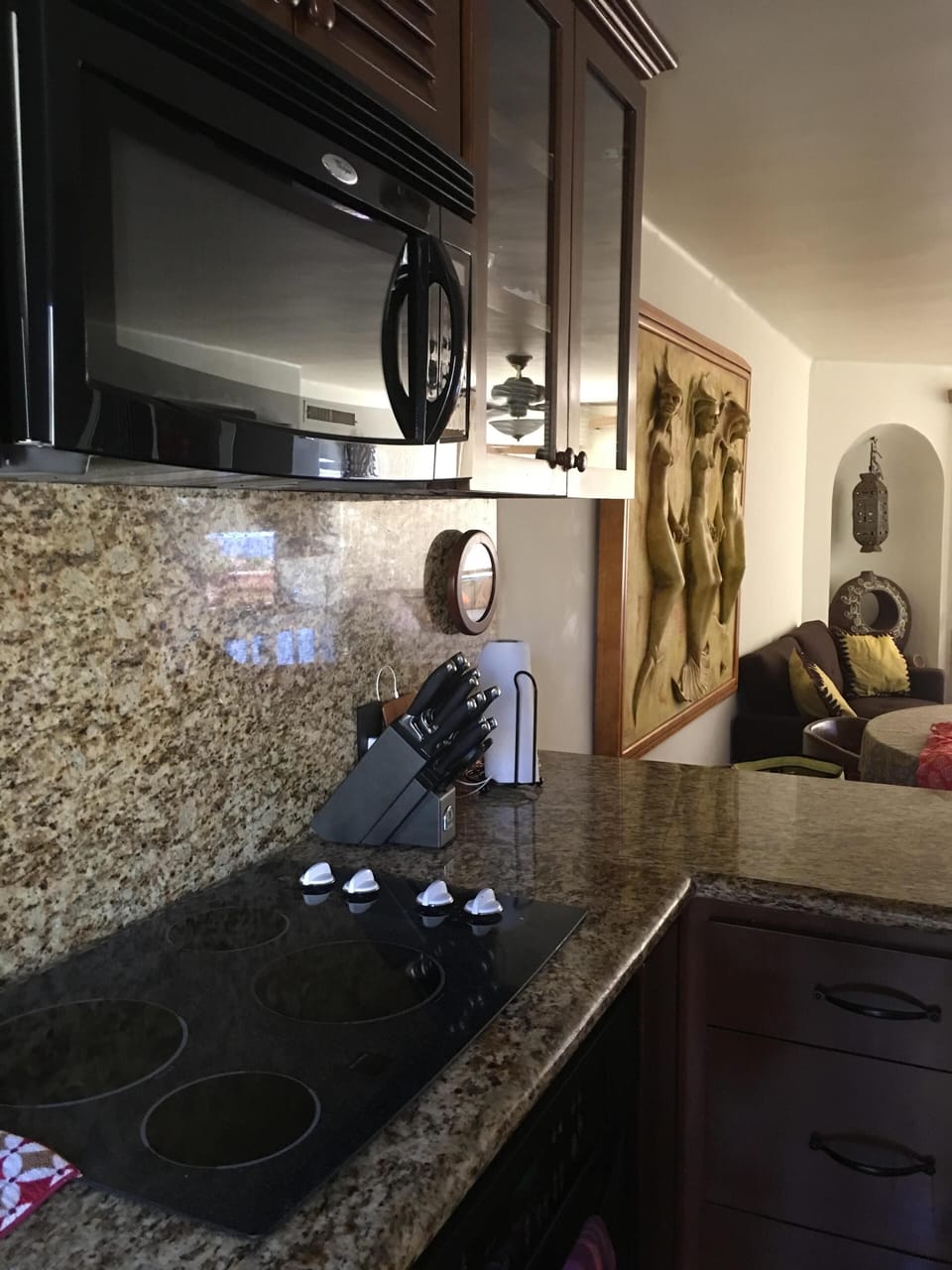 Kitchen - all modern, full sized appliances
