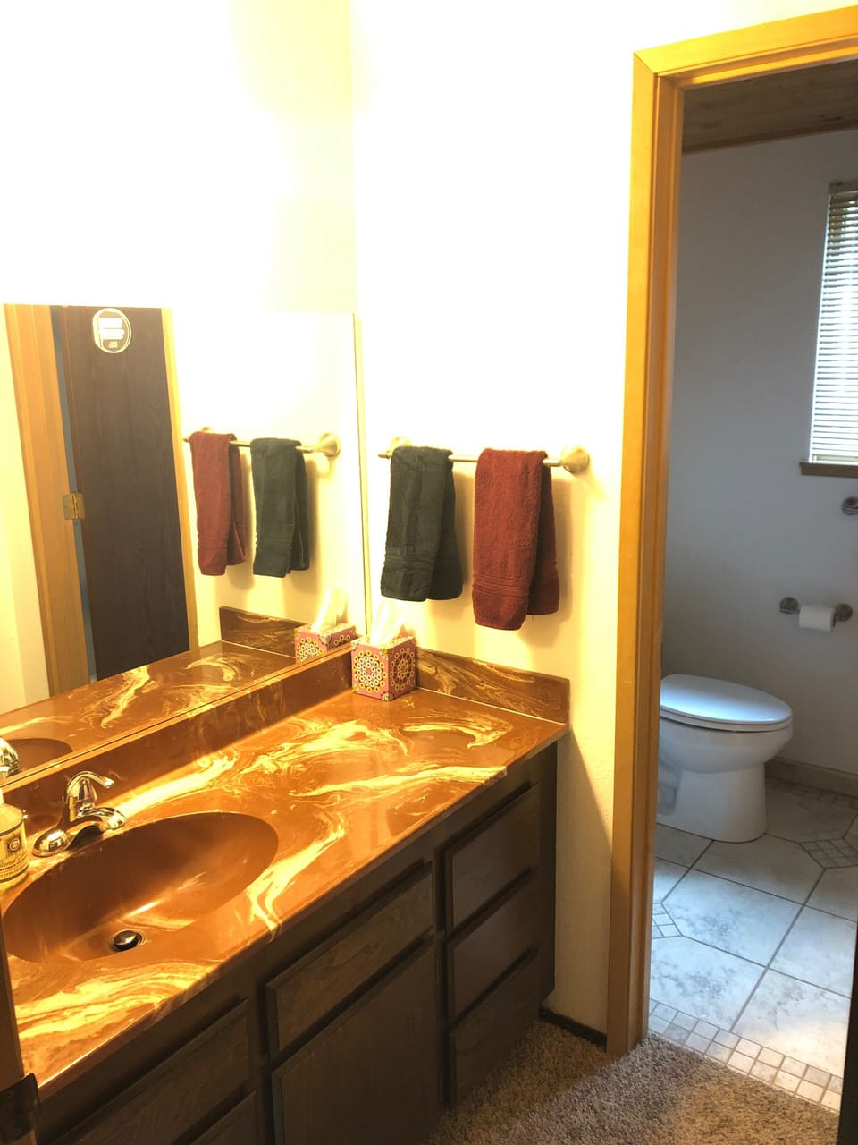 Downstairs bathroom, separate sink area