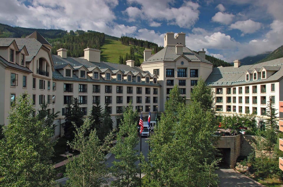 hyatt_front_summer