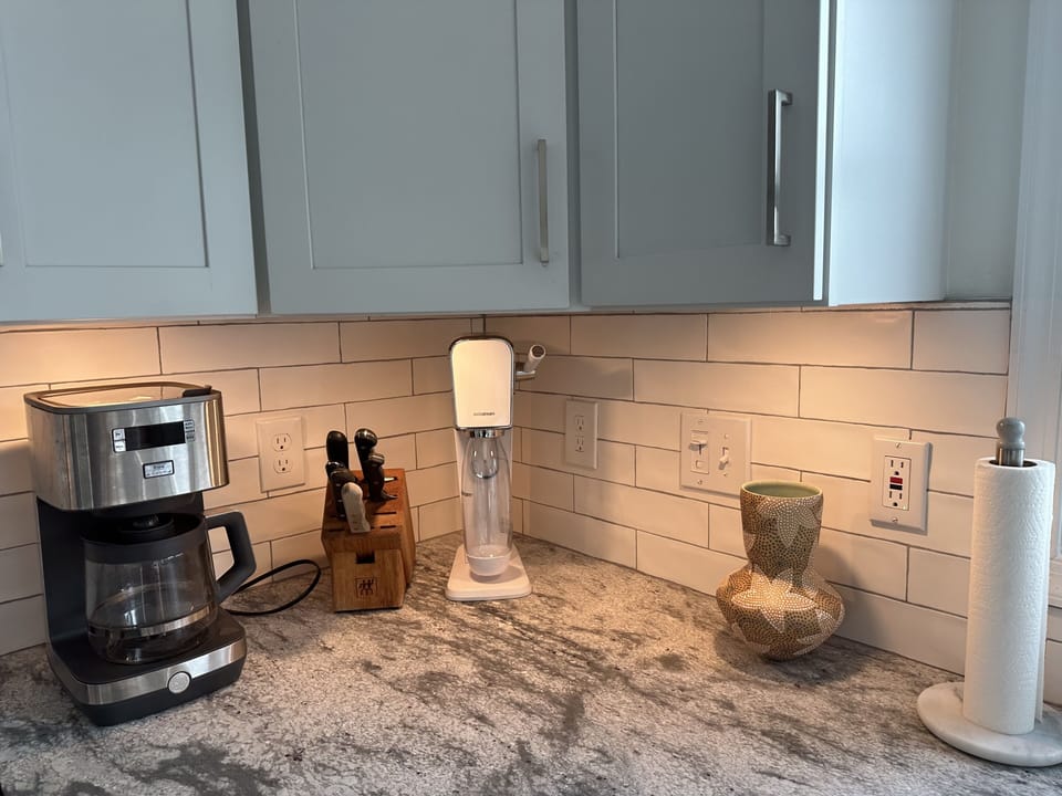 Coffee maker with gold filter. Sugar, salt, and basic spices are provided.