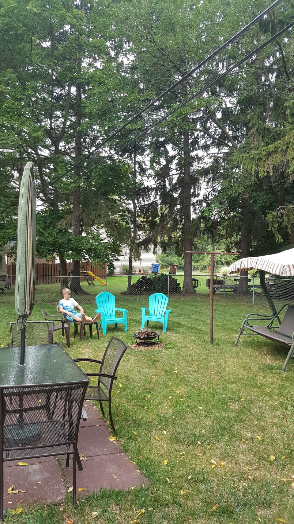 Large  fenced in backyard for bondfires & gas grilling  cornhole
