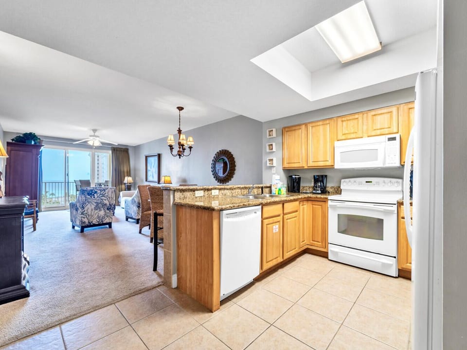 Kitchen with Breakfast Bar
