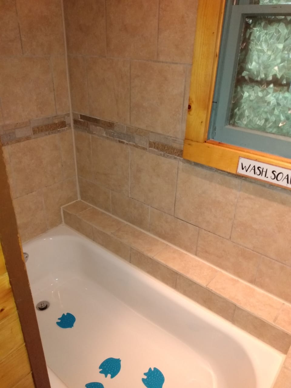 Another view of the tub