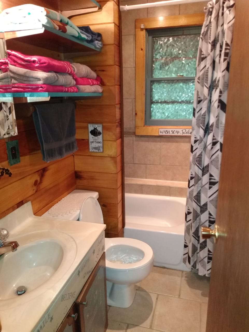 We finally got a bathtub in! Perfect for those long hot bubble baths!! 