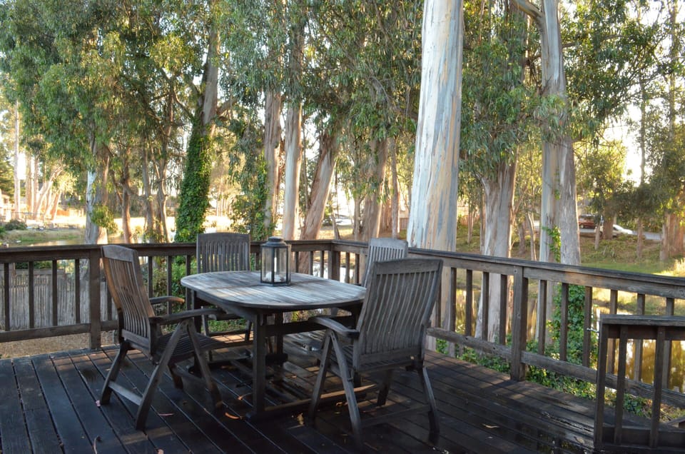Upper deck dining
