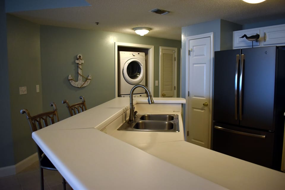 French Door Refrigerator, Full size Washer/Dryer. Lots of counter space!
