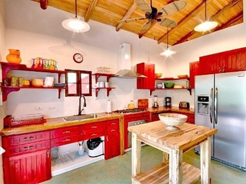Colorul Kitchen, Quality Appliances
